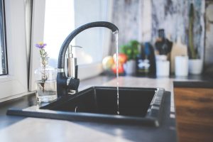 zwarte keuken kraan