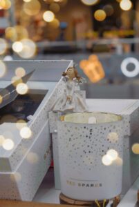 Lidmaatschapskaart voor AliExpress Assistent Plus – visualisatie van basis-, premium- en VIP-voordelen en prijsmonitoring